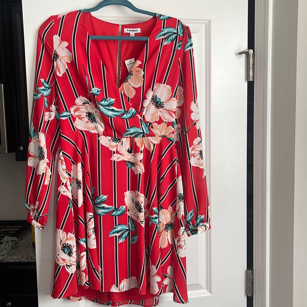 Perfect transitional dress. Beautiful long sleeve flowy dress. S-Small - Picture 2 of 7